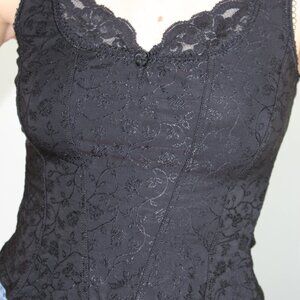 Embroidered corset style black tank top/ Camisole noire brodée de style corset